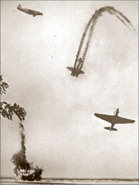 Воздушный бой. Советские истребители МиГ-3 и сбитый немецкий бомбардировщик «Юнкерс» Ю-88;   WARALBUM.RU