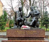 Памятник Александру Твардовскому и Василию Тёркину в Смоленске