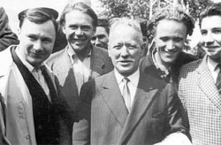 М. Шолохов с молодыми писателями. 1959 г.;фото:А.РЯПАСОВ