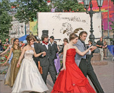 На Пушкинской площади ребята пели вместе с артистами из «Геликон-Оперы»