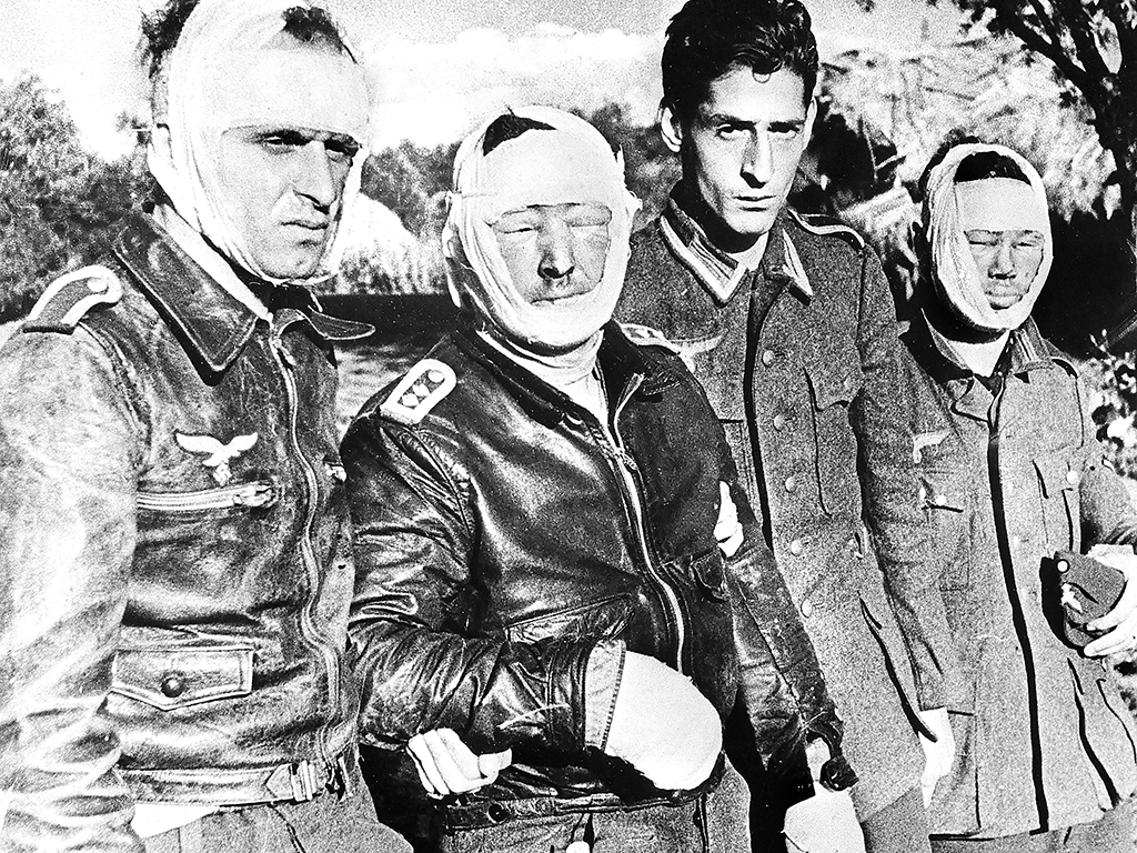 Экипаж немецкого бомбардировщика, сбитого под Ленинградом в конце июня 1941‑го