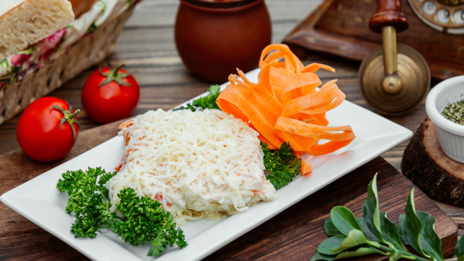 салат с ветчиной и рисом