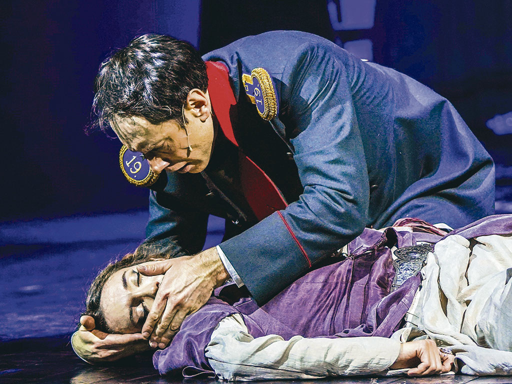 Андрей Финягин (Человек, которого принимают за Печорина) и Анастасия Епифанова (Бэла) на показе спектакля «Герой нашего времени?» в постановке Антона Яковлева