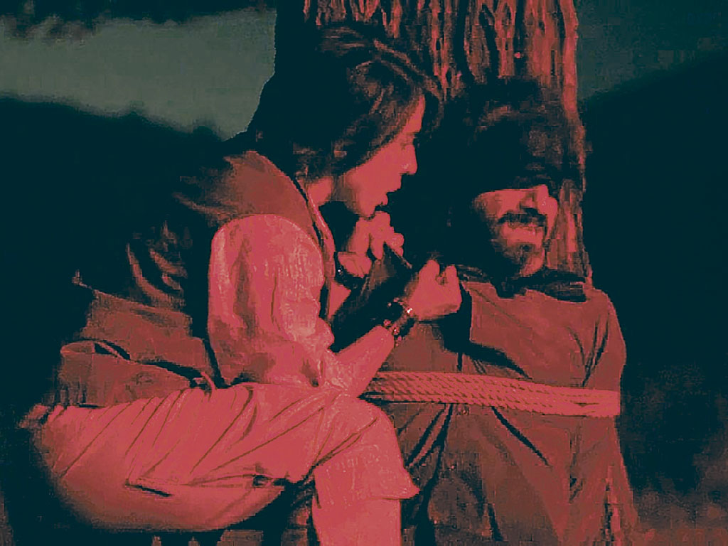 Жертва (Марьям Афшари) и палач (Эбрахим Азизи) поменялись местами