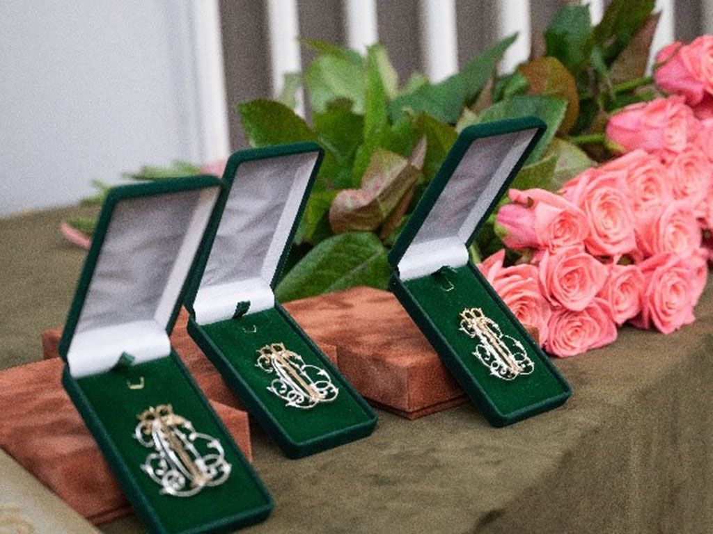 Награды нашли героинь