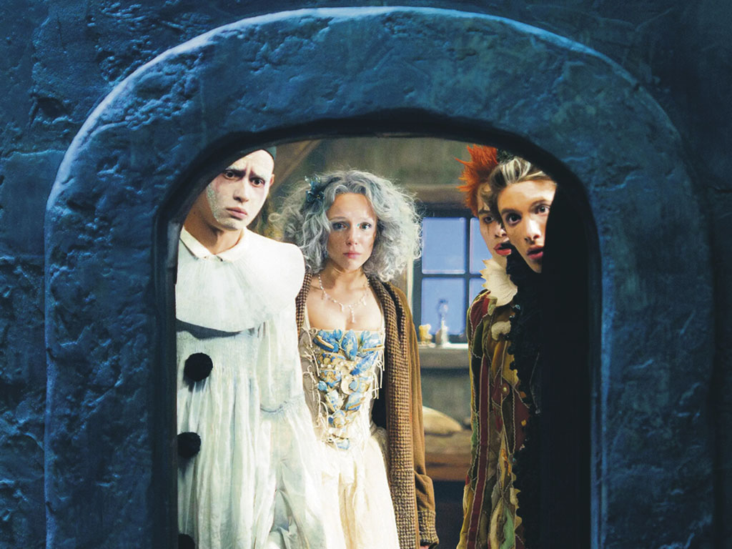 Пьеро (Степан Белозёров), Мальвина (Анастасия Талызина), Арлекин (Рузиль Минекаев), Артемон (Марк Эйдельштейн)