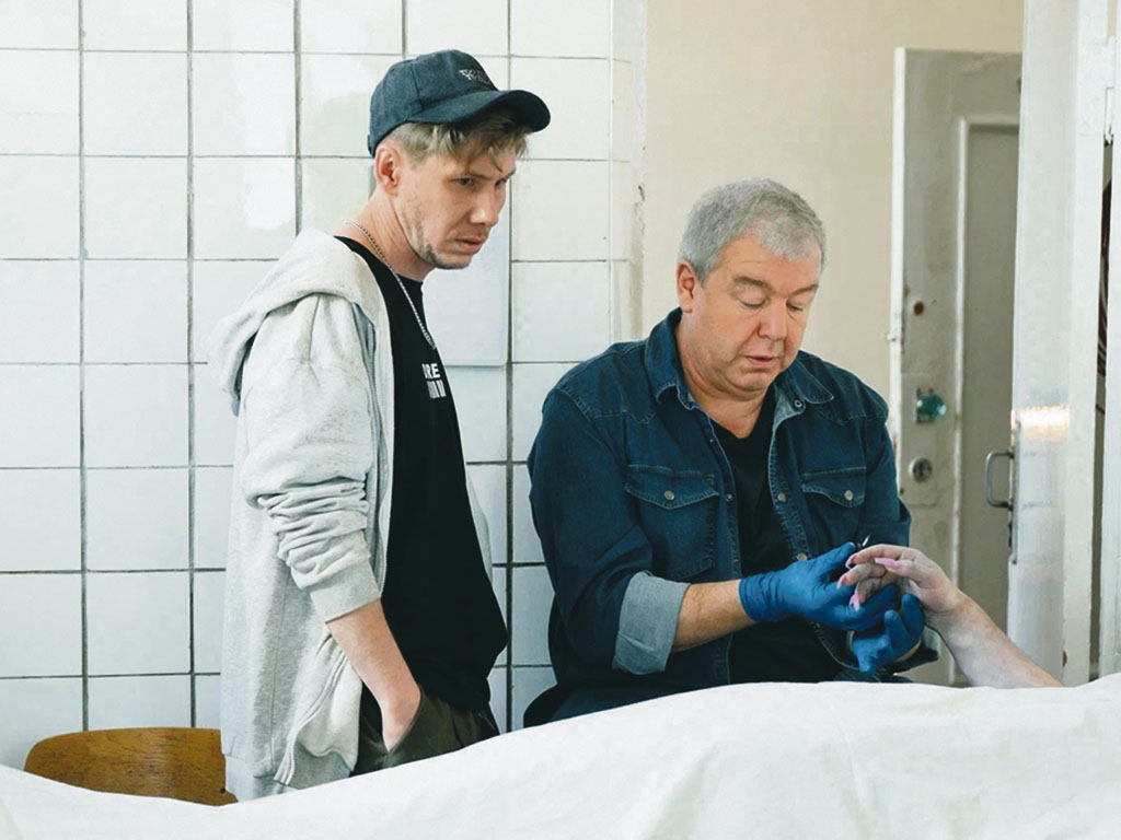 Алексей Корсуков и Александр Робак в сериале «Мистер Ноготь»