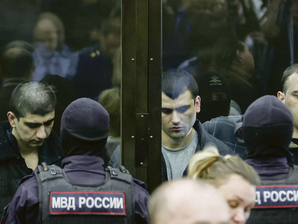 За стеклом – фигуранты по делу о теракте в «Крокусе» на итоговом заседании в Мосгорсуде, 12 марта 2026 года