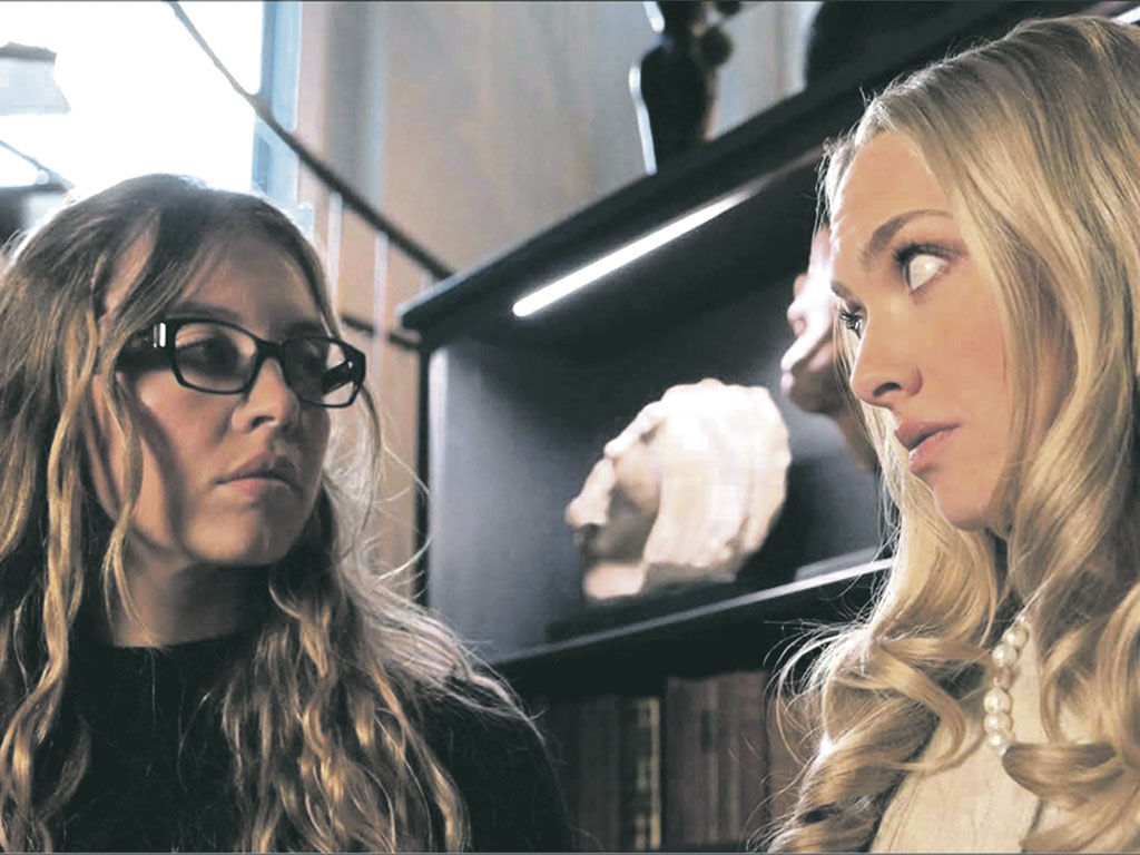 Коварные мстительницы Милли (Сидни Суини) и Нина (Аманда Сайфред)