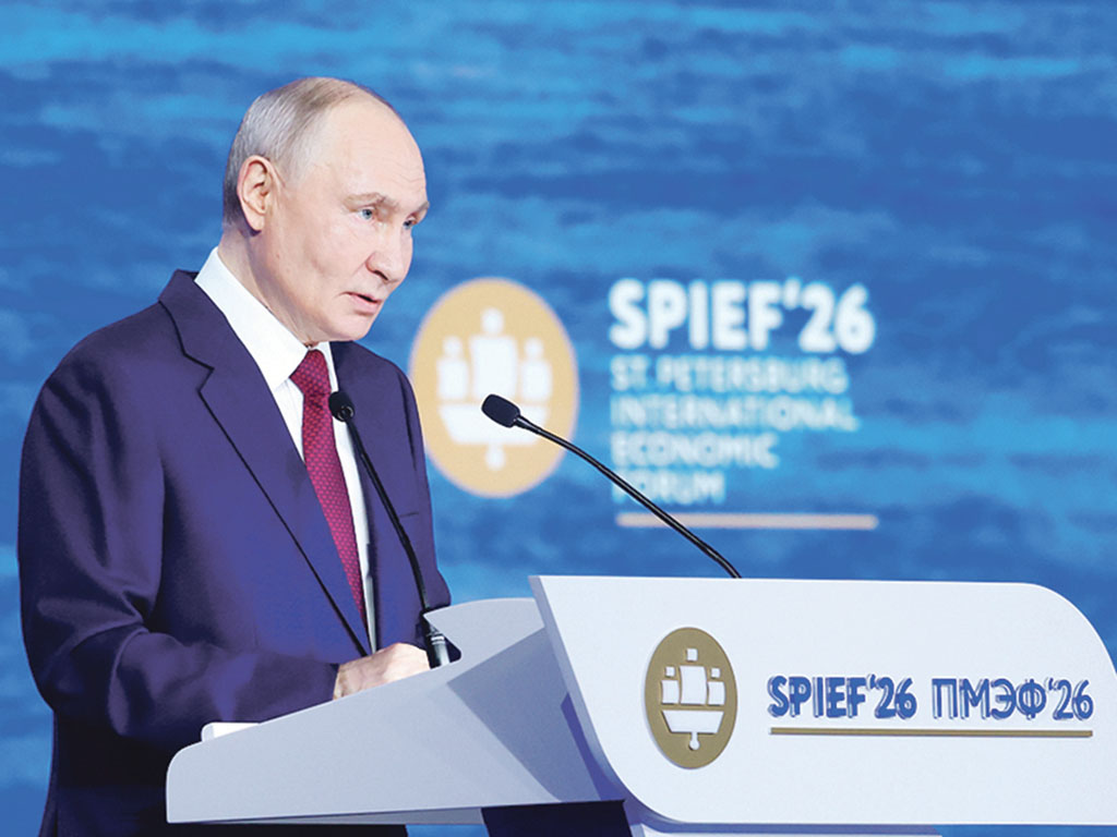 Президент России В. Путин выступает на пленарном заседании ПМЭФ