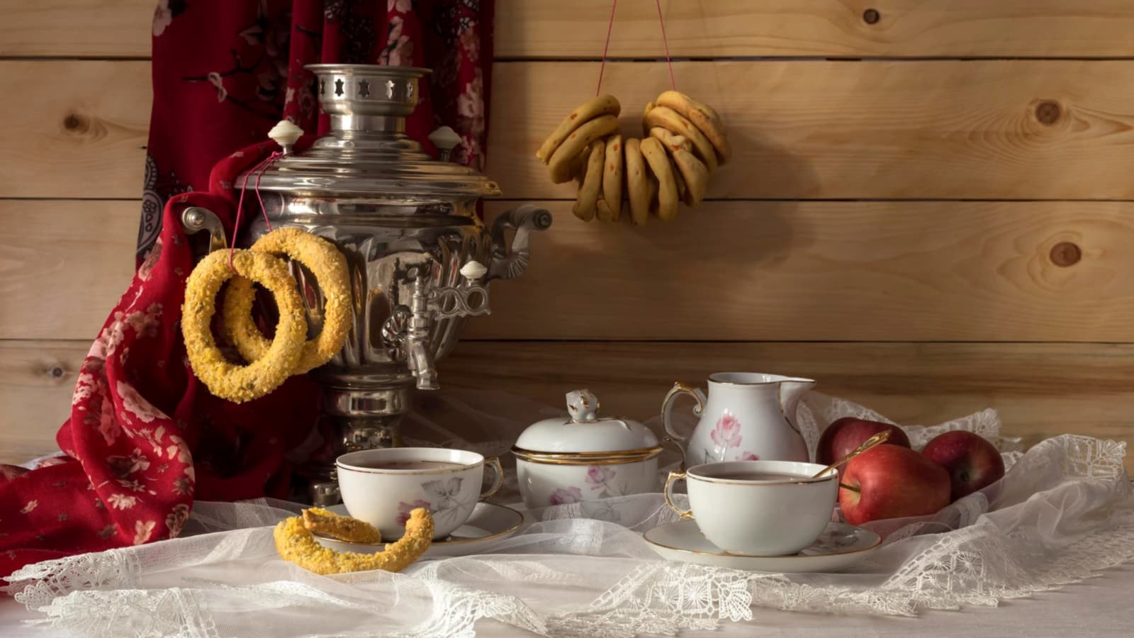 самовар и кружевные салфетки