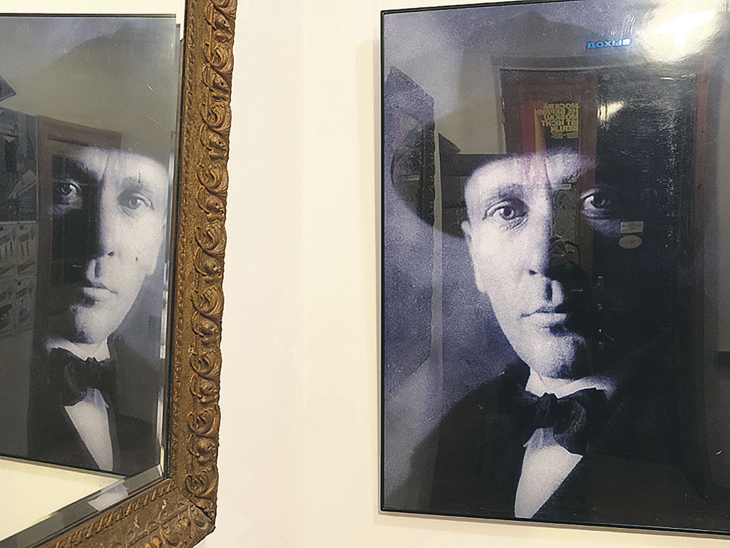 Портрет Михаила Булгакова в постоянной экспозиции московского музея писателя