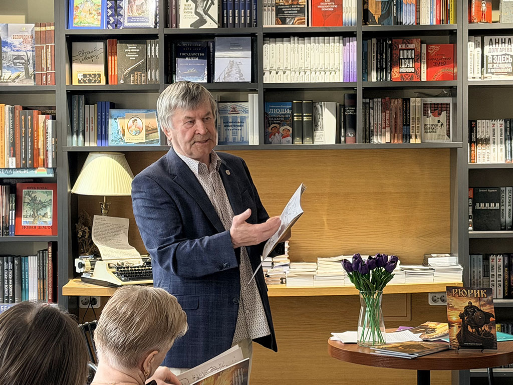 Владимир Васильев на презентации в Книжной лавке писателей на Невском проспекте