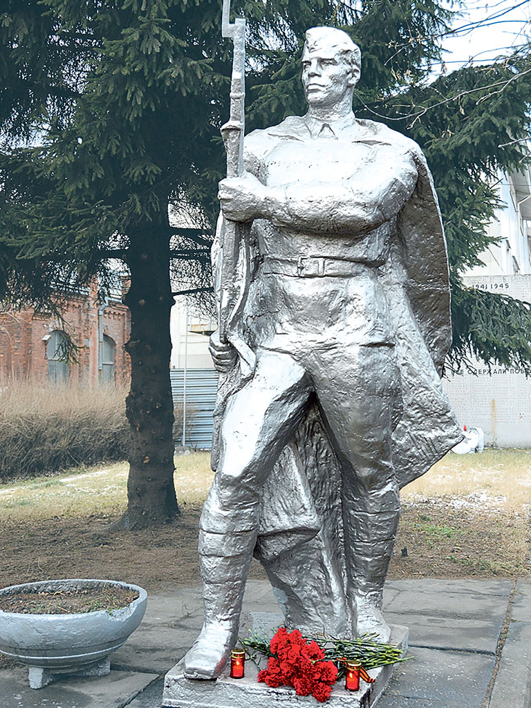 Памятник в Адмиралтейском районе
