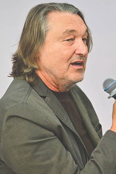 Владислав Отрошенко