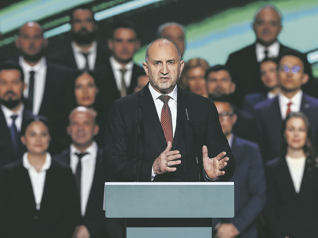 Румен Радев на митинге в Софии накануне выборов, 16 апреля