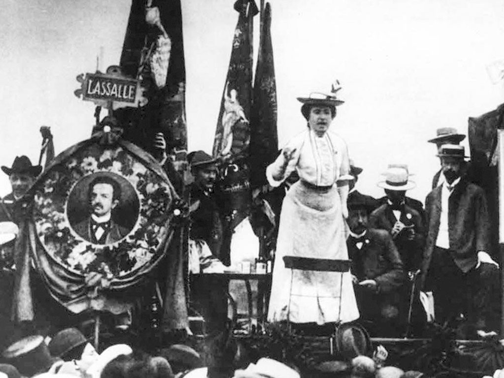 Борец за права женщин, марксистка, коммунистка Роза Люксембург на митинге в Штутгарте, 1907 год