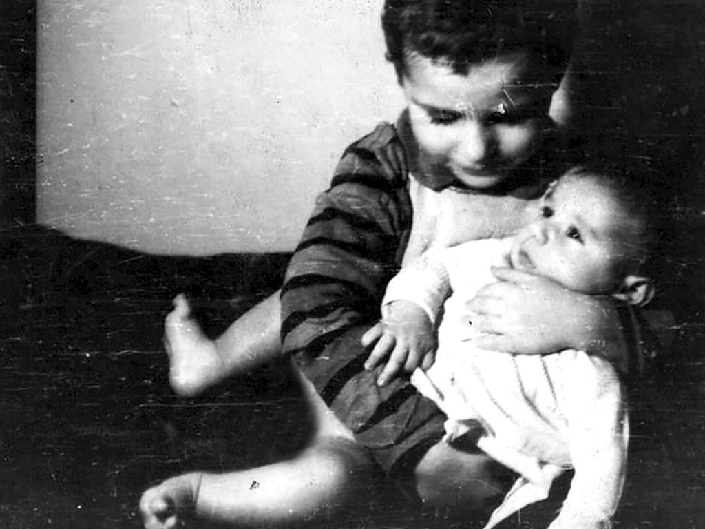 Сергей на руках у Бориса / фото из архива Александра Кондрашова