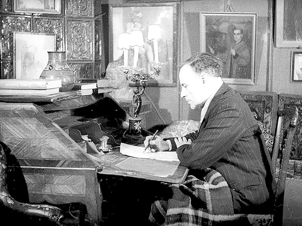 Константин Липскеров в рабочем кабинете, 1947–1949. Фото Георгия Липскерова / Московский дом фотографии