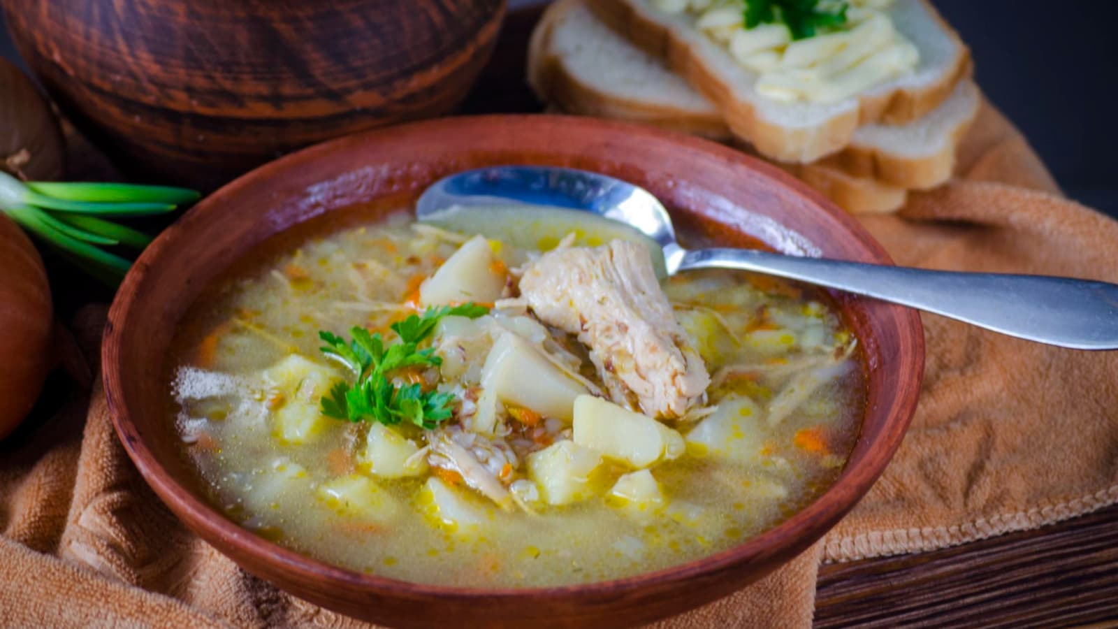 щи из свежей капусты и курицы