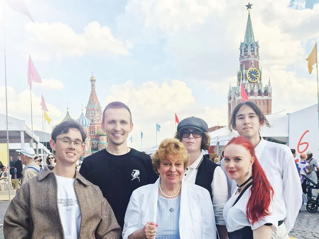 Анна Пугач-Дементьева и молодые поэты на Красной площади