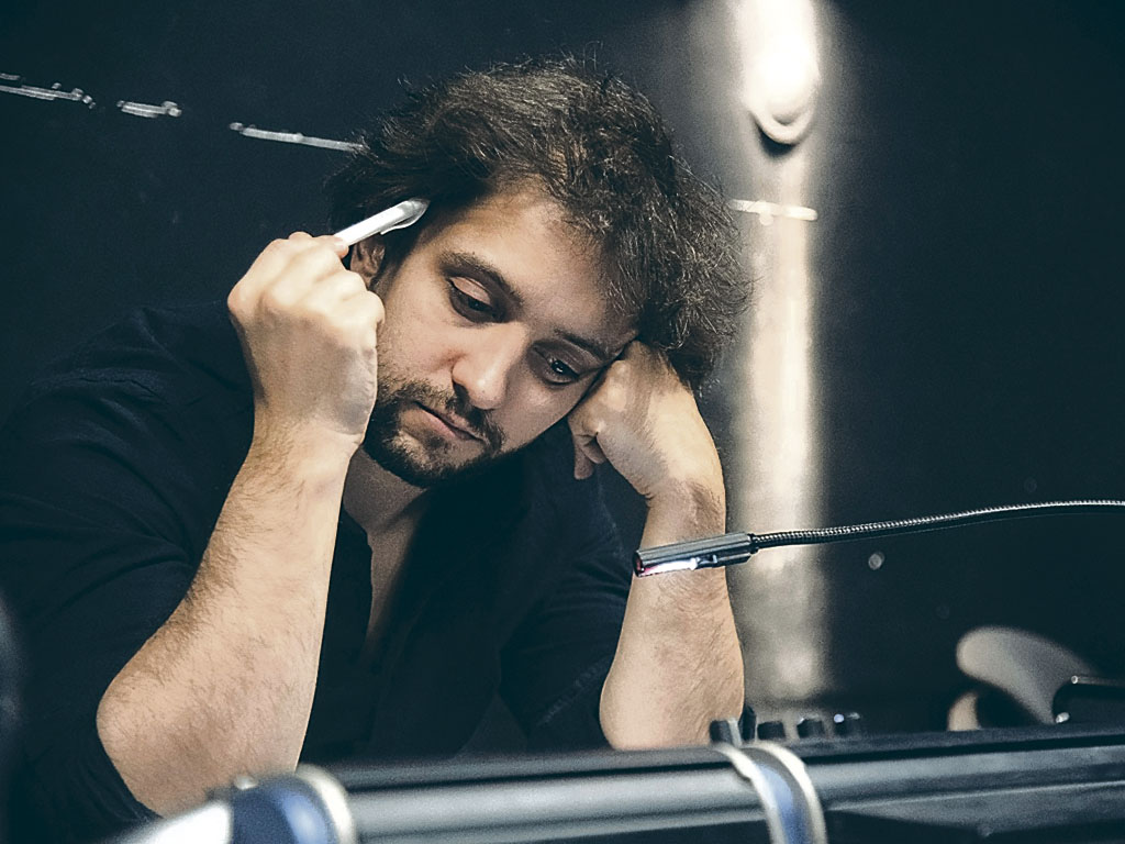 Андрей Олейник