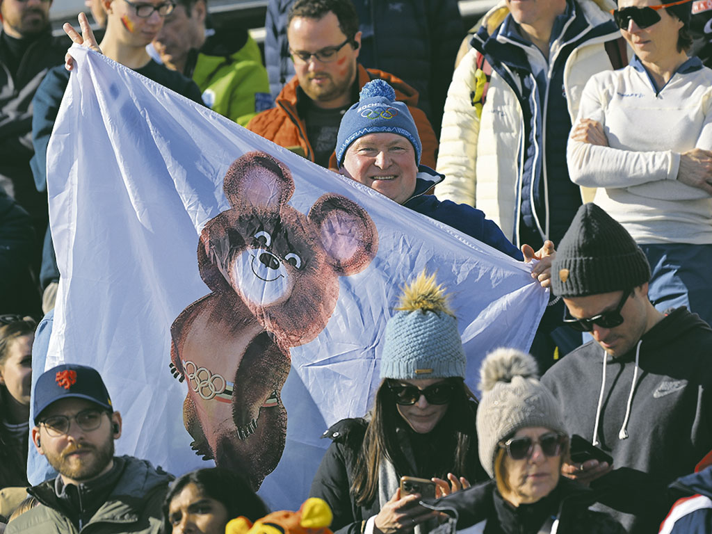 Наш медведь на трибунах Олимпийских игр, где Россия под санкциями / РИА новости