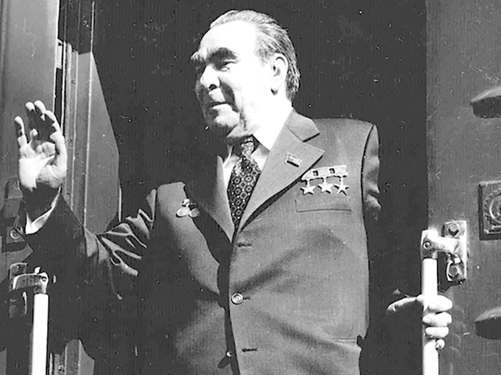 1978 год. Генеральный секретарь Леонид Брежнев перед отправлением в Читу. На перроне иркутского вокзала