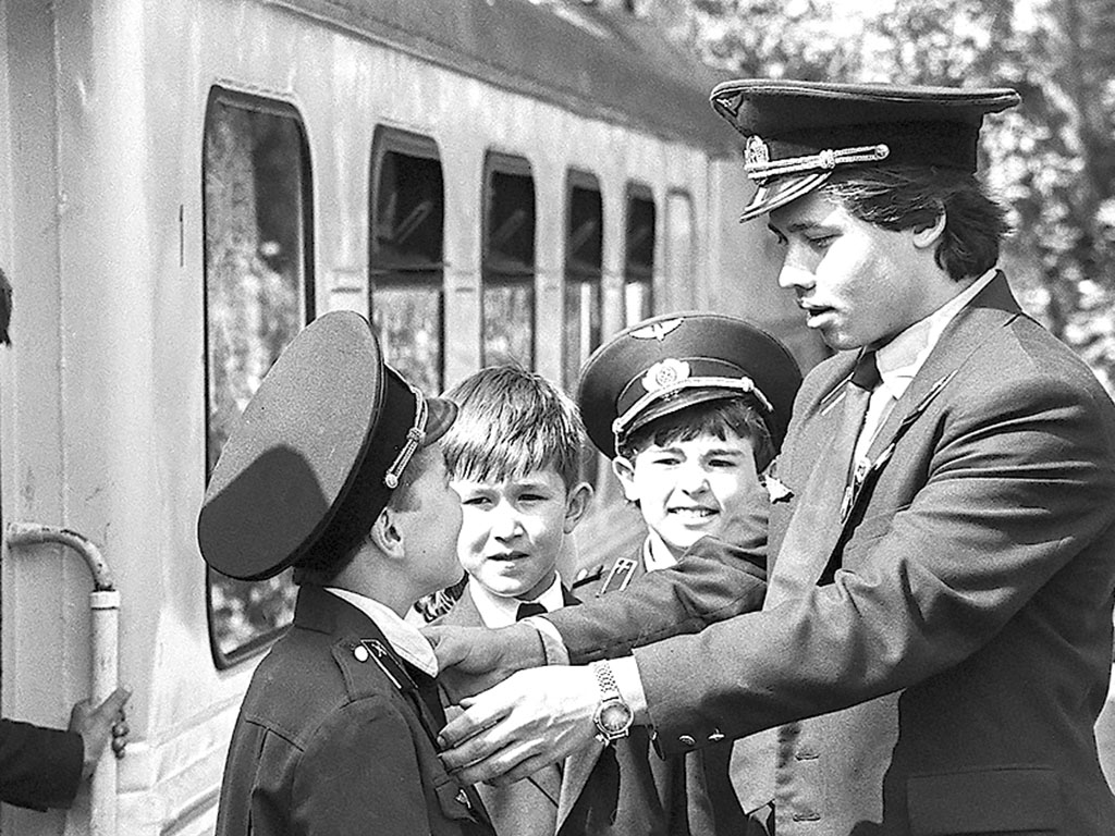 Юные работники детской железной дороги в Уфе, 1993 год
