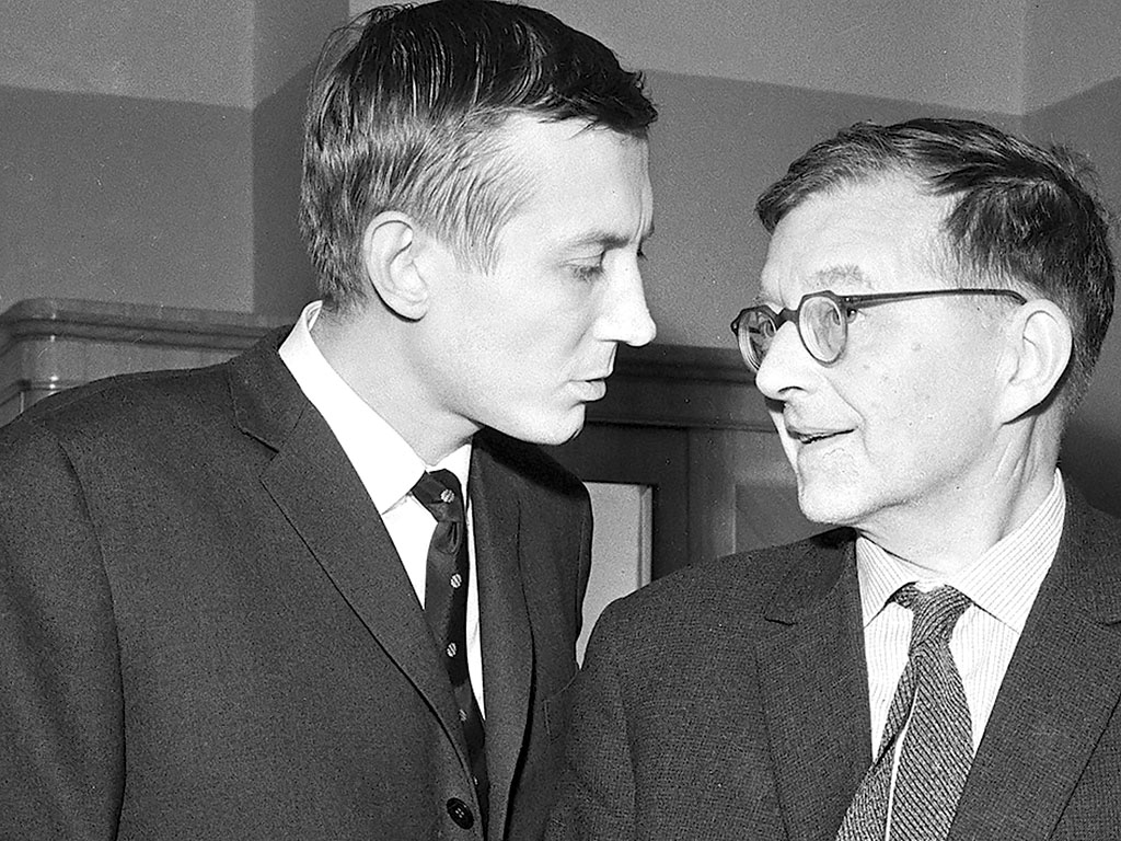 1962 год, Москва. Евгений Евтушенко и Дмитрий Шостакович во время авторского вечера поэта