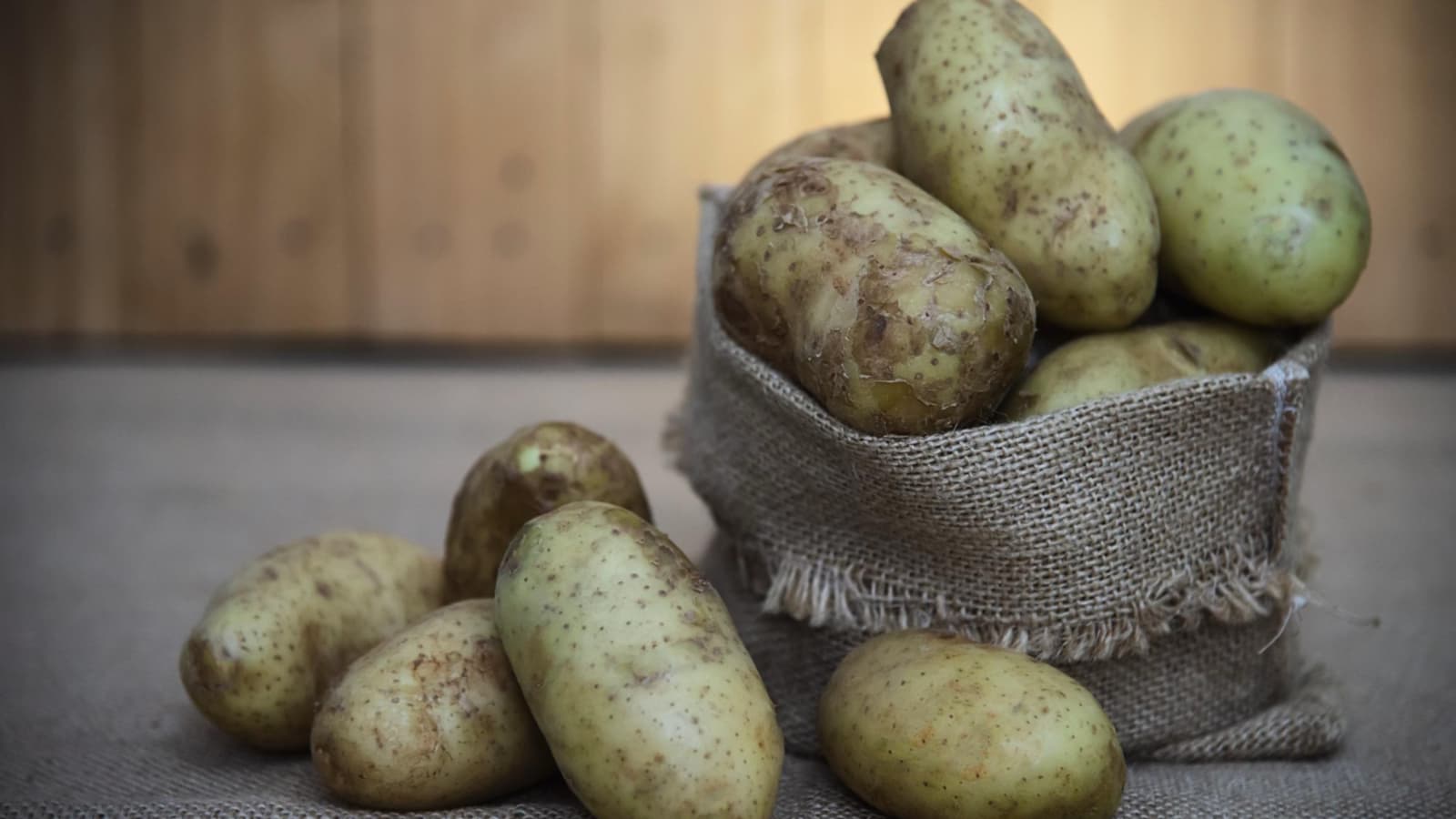 зеленый картофель