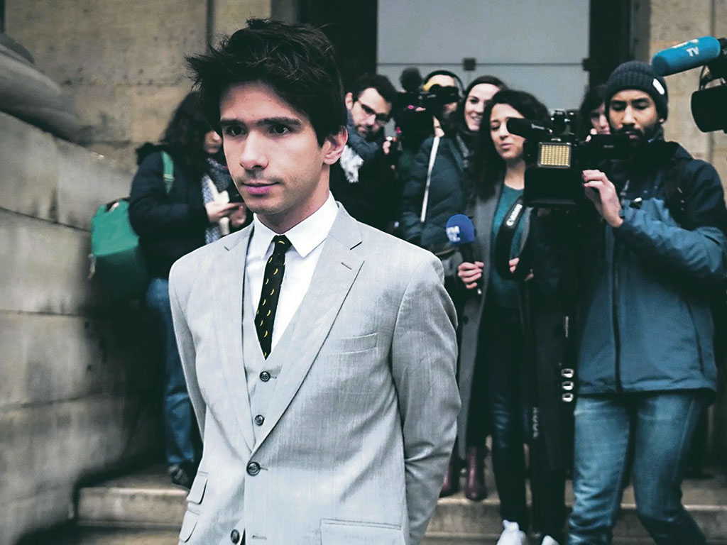 Адвокат Хуан Бранко возле здания Парижского суда