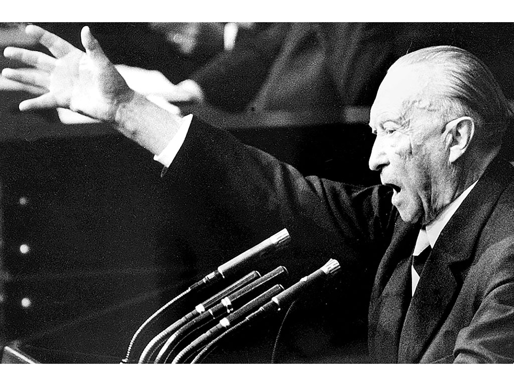 Конрад Аденауэр был ярким оратором. На фото – его выступление в Бундестаге с осуждением строительства Берлинской стены властями ГДР, август 1961 года