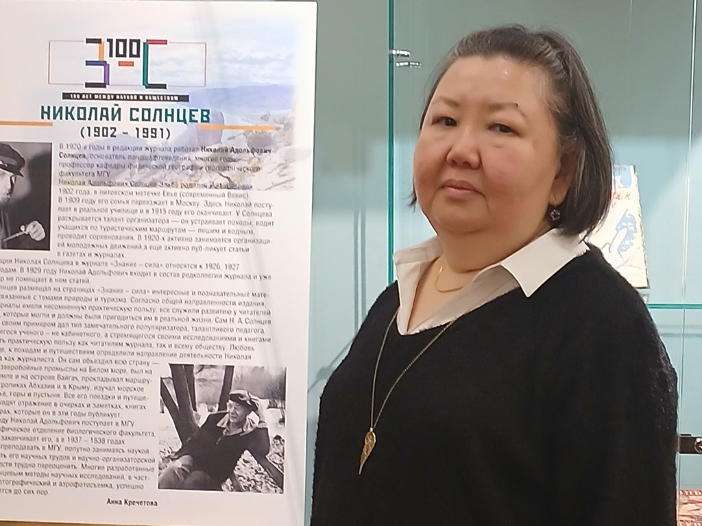 Главный редактор Н. Алексеева у стенда выставки