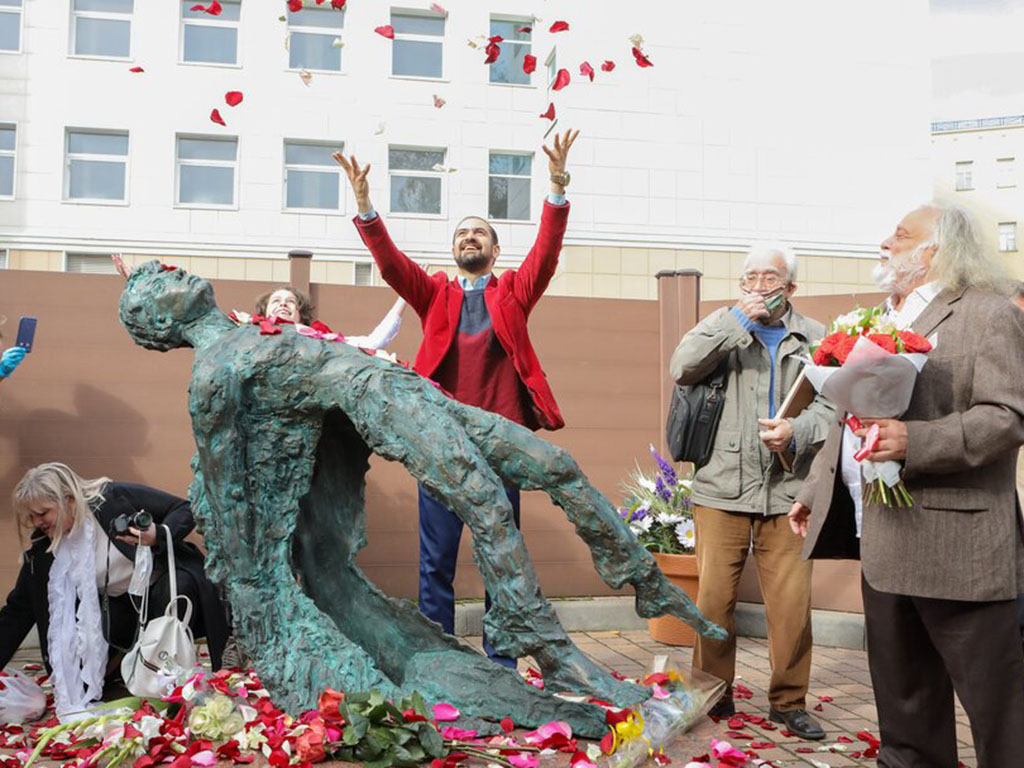 На открытии памятника Сергею Есенину