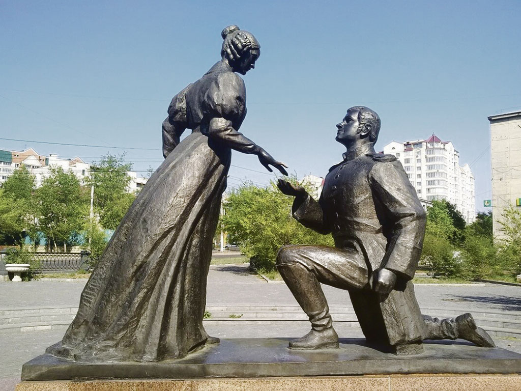 Жанровая скульптура «Любовь и верность» в Чите