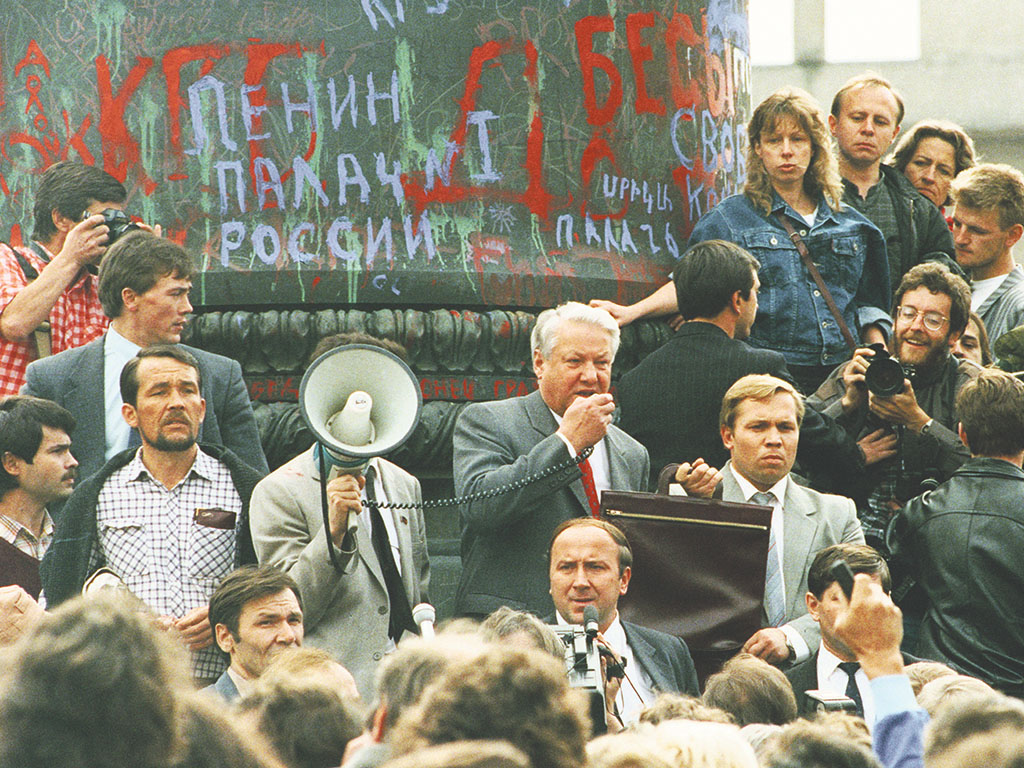 23 августа 1991 года. Выступление Б. Ельцина у постамента демонтированного памятника Ф.Э. Дзержинскому