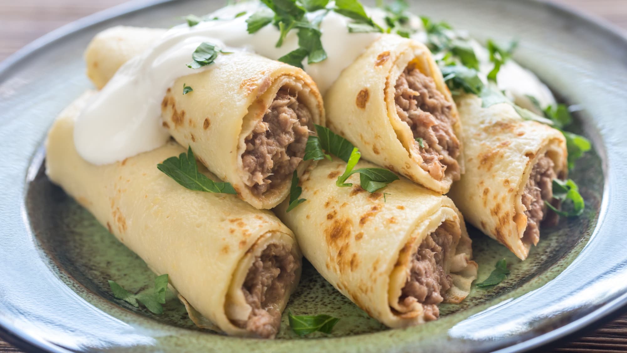 тонкие блинчики с сочной мясной начинкой