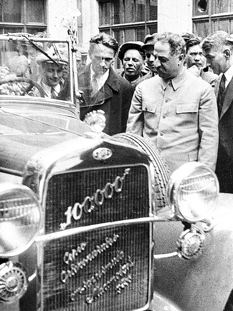 В 1935 году наркому тяжёлой промышленности СССР Григорию (Серго) Орджоникидзе был подарен 100‑тысячный автомобиль Горьковского автозавода