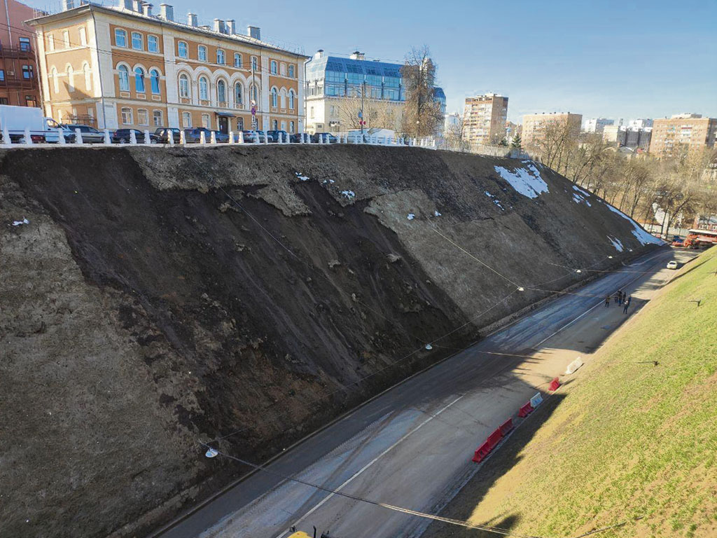 С дороги грунт убрали, но не исключено, он сойдёт ещё не раз
