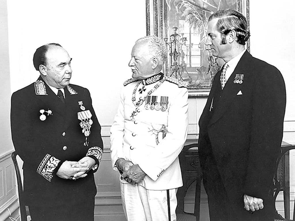 Советский посол Александр Яковлев на представлении генерал-губернатору Канады