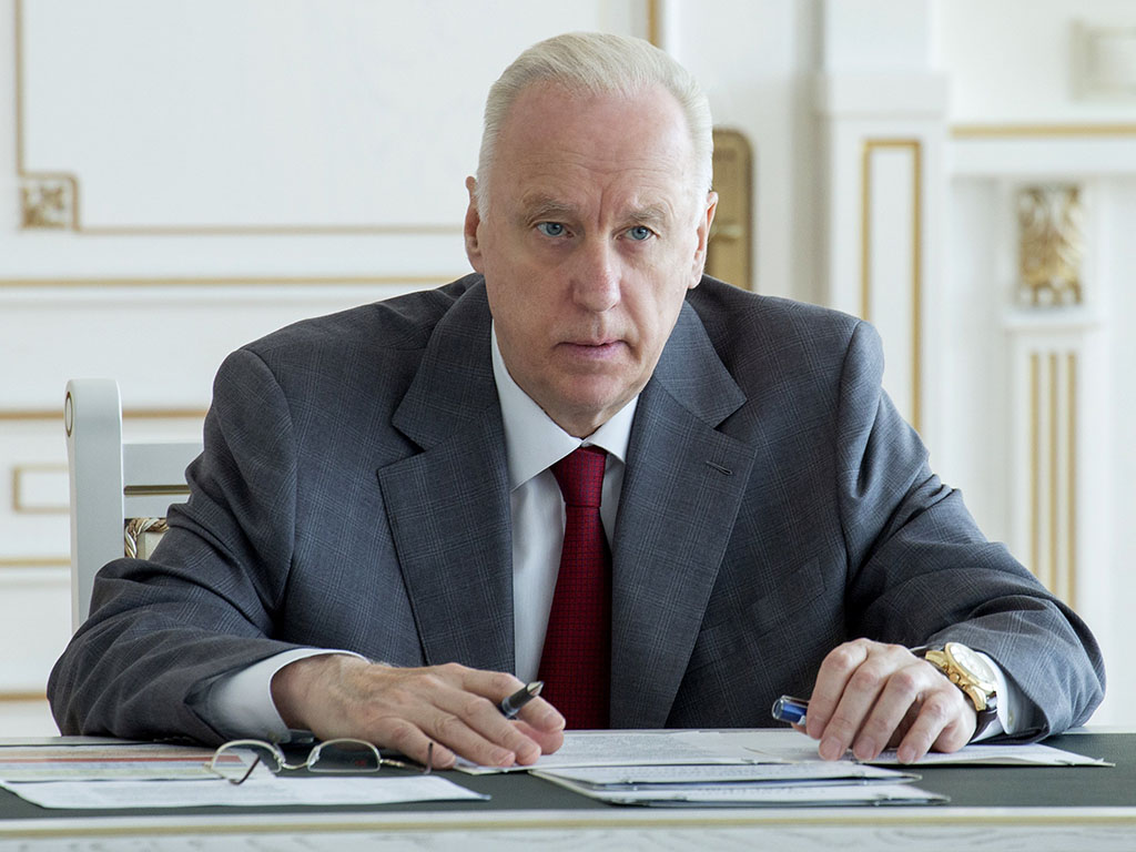 А Бастрыкин во время оперативного совещания