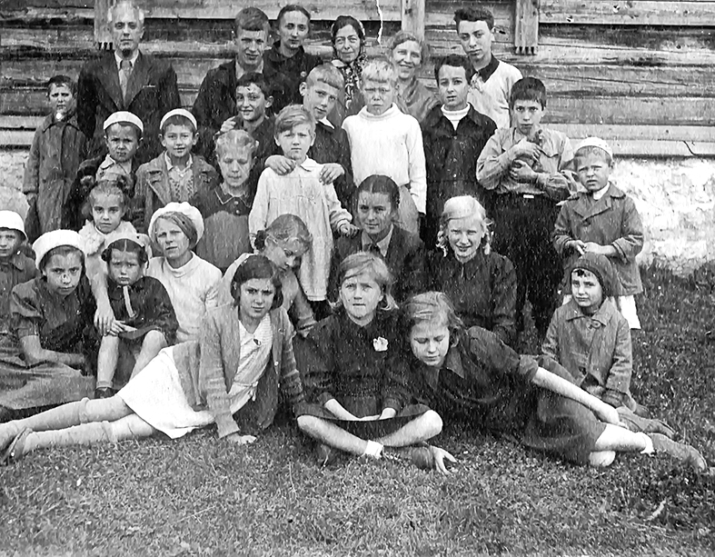 27 августа 1944 года, д. Чёрная. Остатки лагеря. ФОТО ИЗ ФОНДОВ КРАСНОКАМСКОГО КРАЕВЕДЧЕСКОГО МУЗЕЯ