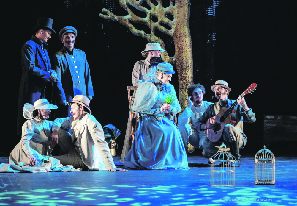 Сцена из спектакля