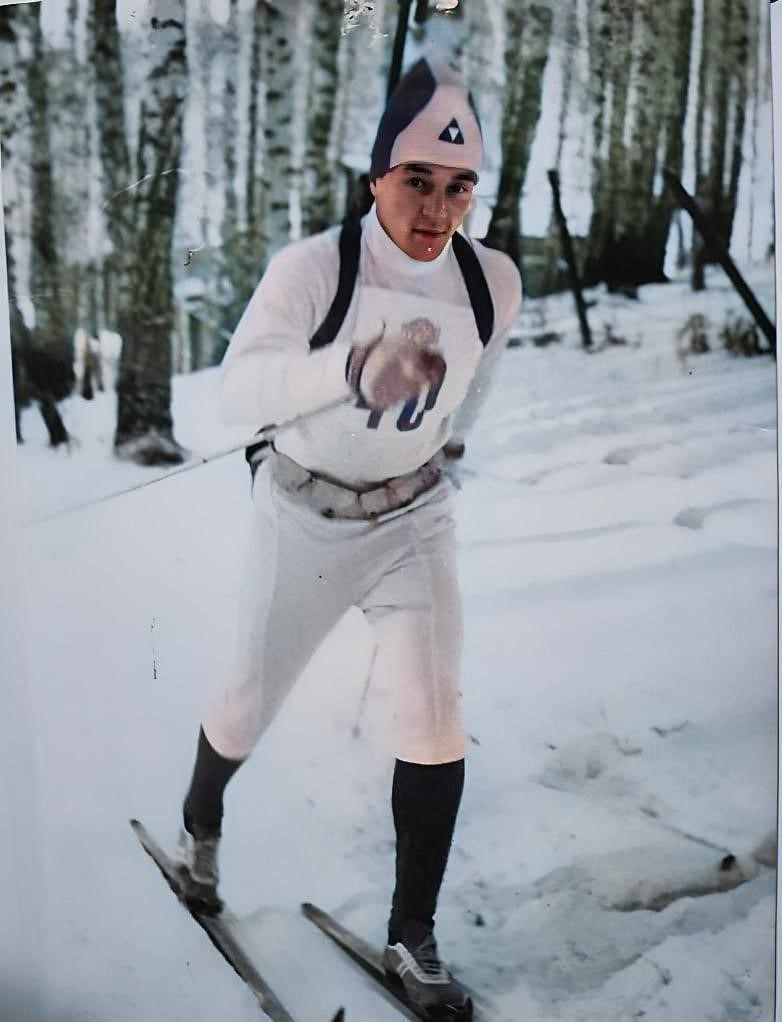 Сергей Докучаев — член студенческой сборной Советского Союза по биатлону,