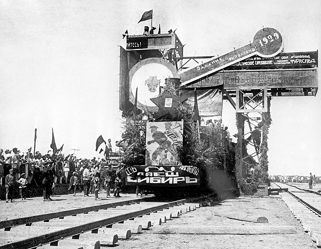 Торжественное открытие первой очереди Турксиба. 10 мая 1929 года / РИА НОВОСТИ