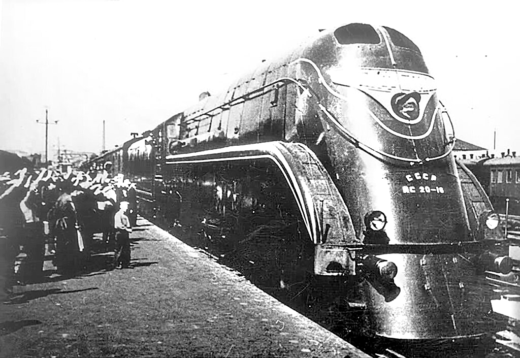 Конец 1930‑х. К перрону прибывает «Иосиф Сталин»
