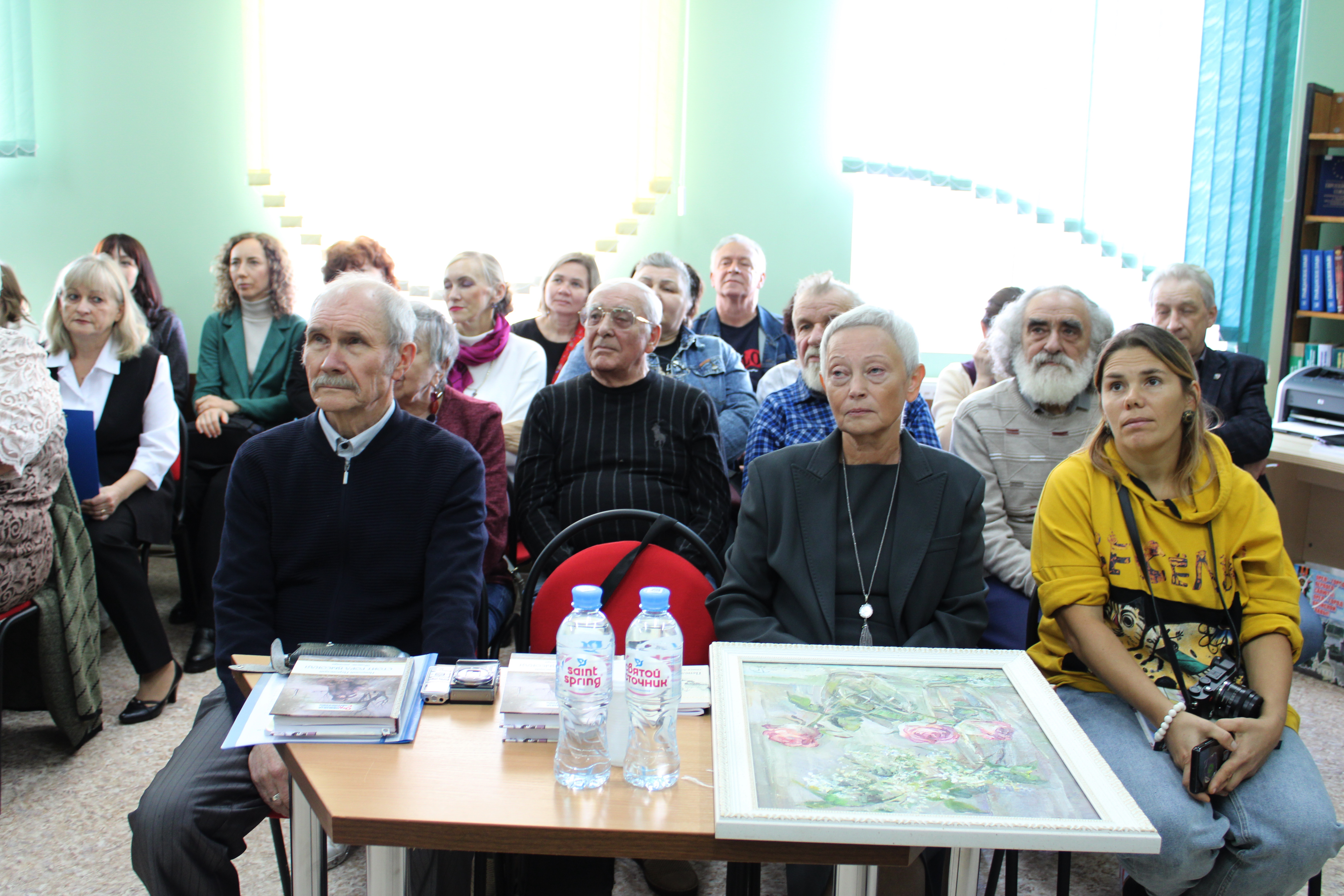 В библиотеке в одном читальном зале поставили