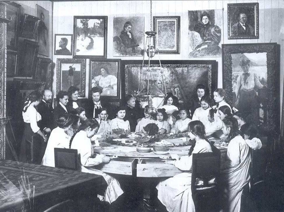 Гимназистки Стоюниной в гостях у И.Е. Репина