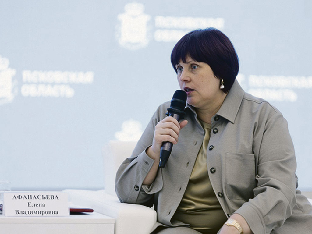 Выступает сенатор Елена Афанасьева